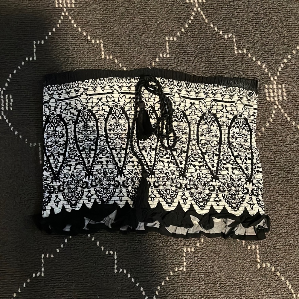 Black and white crop top